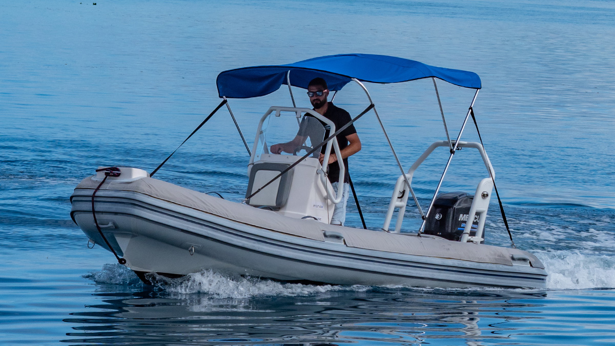 Tahiti Dive Management Boat Little One